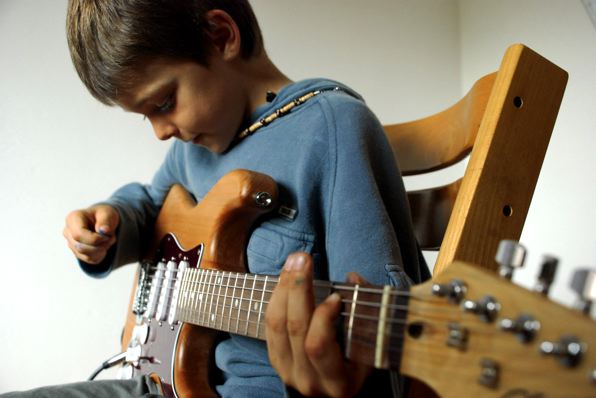 Beyond Observatorium Aanstellen gitaarles voor kinderen